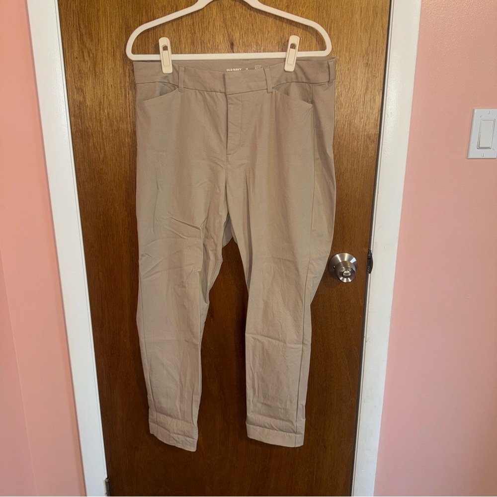 Old Navy High-Rise Pixie Pants in Taupe